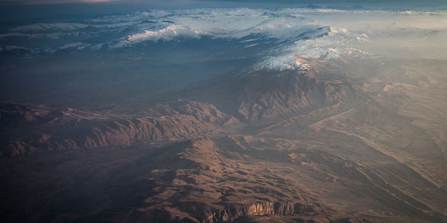 ARCHIVO: Vista de la montaña Hindukush el 20 de diciembre de 2017 en Mazar-i-Sharif, Afganistán.