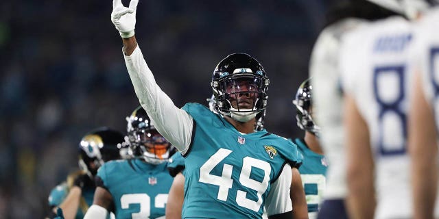 Arden Key de los Jaguars en acción contra los Tennessee Titans en TIAA Bank Field el 7 de enero de 2023 en Jacksonville, Florida.