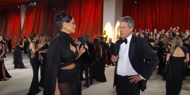 Ashley Graham and Hugh Grant shared an awkward interview during "Countdown to the Oscars" on ABC.