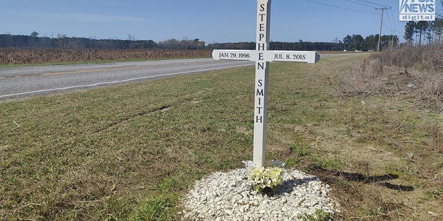 A cross marks the spot where Stephen Smith was found dead, Hampton County, South Carolina, Feb. 28, 2023. 19-year-old Stephen Smith's body was found here in 2015.