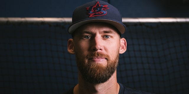 Daniel Bard, #52, del equipo de EE. UU., posa para un retrato antes del juego de cuartos de final del Clásico Mundial de Béisbol 2023 entre el equipo de EE. UU. y el equipo de Venezuela en LoanDepot Park el sábado, 18 de marzo de 2023 en Miami.