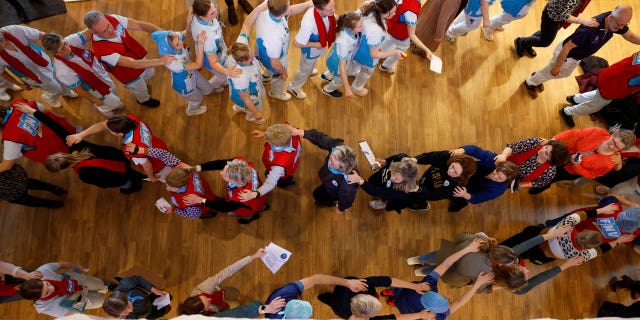 Los hospitales holandeses están organizando una huelga de 24 horas por un aumento salarial del 10% y mejores condiciones 4 Trabajadores de hospitales holandeses participan en una huelga de 24 horas para apoyar las demandas sindicales de un aumento salarial del 10 % y mejores condiciones, en Uden, Países Bajos, el 16 de marzo de 2023.