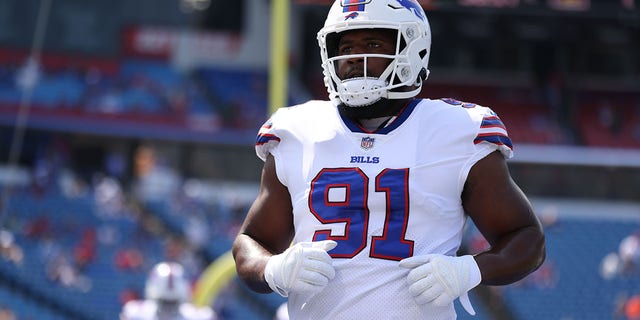 Ed Oliver #91 of the Buffalo Bills warms up before a game against the Green Bay Packers at Highmark Stadium on August 28, 2021 in Orchard Park, New York. 