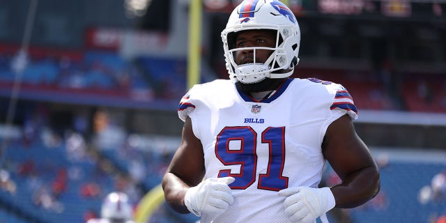 Ed Oliver #91 of the Buffalo Bills warms up before a game against the Green Bay Packers at Highmark Stadium on August 28, 2021 in Orchard Park, New York. 