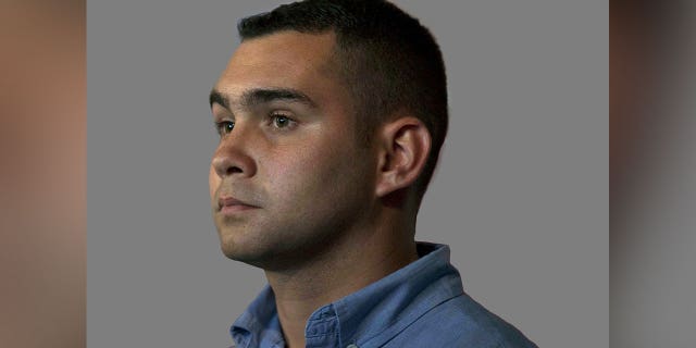 Elián González, alguna vez centro de la batalla por el fideicomiso entre Estados Unidos y Cuba, ahora oficialmente elegido: Informes 6 Elián González, el joven balsero cubano que estuvo en el centro de una amarga batalla por la custodia en el 2000 entre sus parientes en Miami y su padre en Cuba.