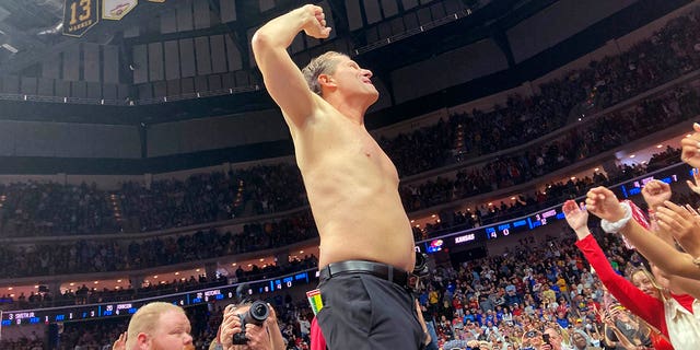 Arkansas' Eric Musselman goes shirtless to celebrate upset win over Kansas  | Fox News