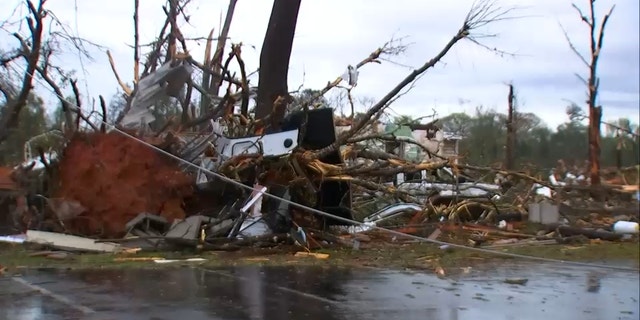 Tornado levels homes in Georgia, 'people trapped' as severe weather ...