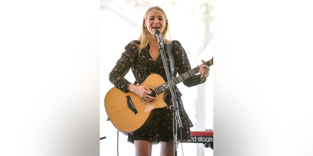 Jewel's tour bus caught fire in August 2022.