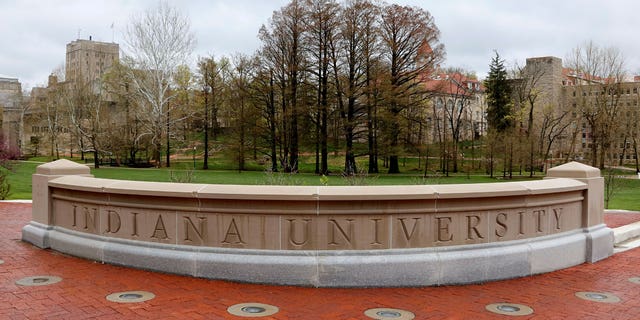 Tanda masuk ke kampus di Universitas Indiana di Bloomington Indiana.