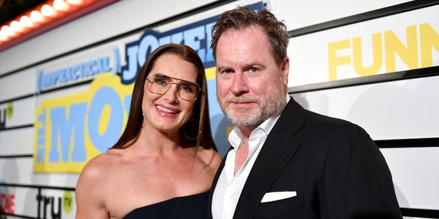 Brooke Shields and Chris Henchy wed in 2001.