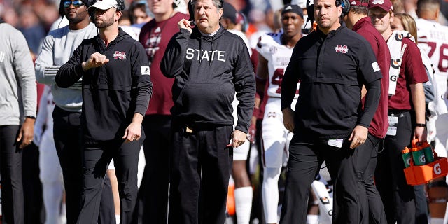 Mississippi State Bulldogs head coach Mike Leach looks on alongside defensive coordinator Zach Arnett during a college football game against the Auburn Tigers on November 13, 2021 at Jordan-Hare Stadium in Auburn, Alabama.