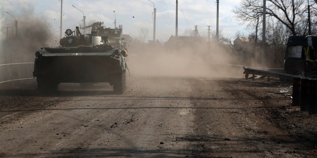 Pengangkut personel lapis baja Ukraina di luar Bakhmut, di wilayah Donetsk pada 3 Maret 2023.