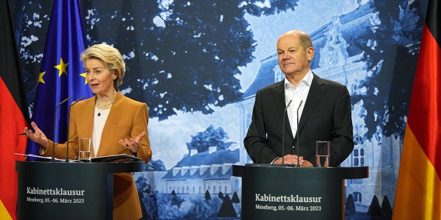 German Chancellor Olaf Scholz (SPD) and Ursula von der Leyen, President of the EU Commission, give a press conference in front of a picture of Meseberg Palace after the first day of the closed meeting of the German Cabinet. 