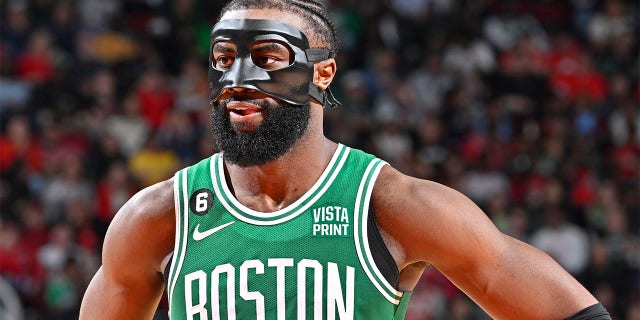 Jaylen Brown #7 dari Boston Celtics terlihat selama pertandingan melawan Houston Rockets pada 13 Maret 2023 di Toyota Center di Houston, Texas.