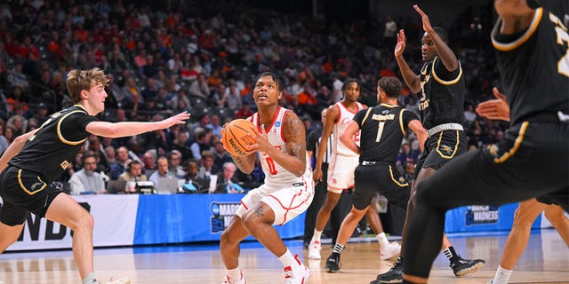 Houston Cougars' Marcus Sasser (0) looks to shoot in the first half during the first round of the 2023 NCAA Tournament at Legacy Arena at BJCC on March 16, 2023 in Birmingham, Alabama. 