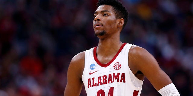 El delantero de Alabama Crimson Tide Brandon Miller (24) contra los San Diego State Aztecs en el Sweet 16 del Torneo de la NCAA el 23 de marzo de 2023 en KFC Yum!  Centro en Louisville, Ky.  