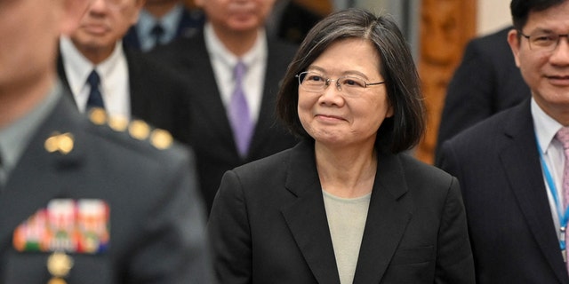 Taiwan President Tsai Ing-wen arrives at the boarding gate of the international airport in Taoyuan on March 29, 2023. - Tsai was due to leave for the United States on March 29, a stop on her way to firm ties with Guatemala and Belize after China snapped up another of the self-ruled island's few diplomatic allies last week. 