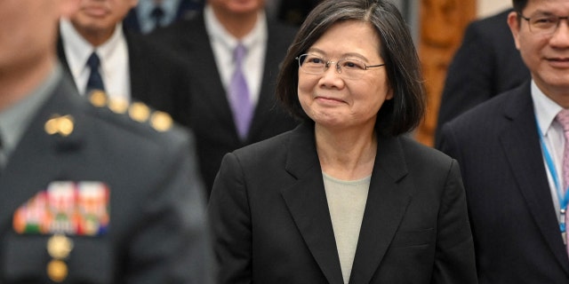 Taiwan President Tsai Ing-wen arrives at the boarding gate of the international airport in Taoyuan on March 29, 2023. - Tsai was due to leave for the United States on March 29, a stop on her way to firm ties with Guatemala and Belize after China snapped up another of the self-ruled island's few diplomatic allies last week. 