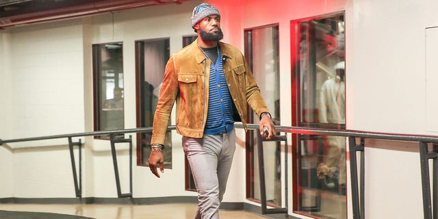 Los Angeles Lakers forward LeBron James (6) arrives before an NBA game between the Los Angeles Lakers and Chicago Bulls on March 29, 2023 at the United Center in Chicago, IL. 