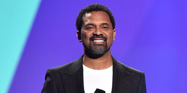 Mike Epps on stage during the 2021 People's Choice Awards held at Barker Hangar on December 7, 2021, in Santa Monica, California. 