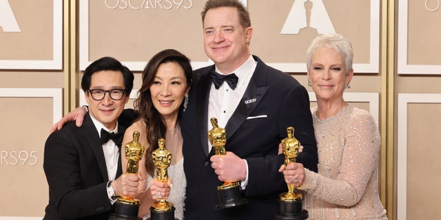 Ke Huy Quan, Michelle Yeoh, Brendan Fraser ja Jamie Lee Curtis võtsid 95. Oscarite jagamisel oma kategooria Oscarid koju.