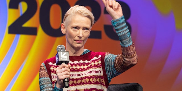 Tilda Swinton paljastas, et vaatamata sellele, et tal kästi kanda maski uue filmi jaoks, mida ta Iirimaal filmib, ei tee ta seda.