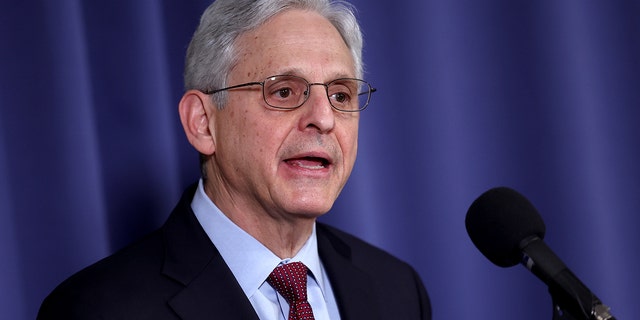 Attorney General Merrick Garland delivered remarks commemorating the 60th Anniversary of <i></noscript>Gideon v.  Wainwright</i>, decided in 1963 by the US Supreme Court, at the National Press Club on March 16, 2023, in Washington, DC”/></source></source></source></source></picture></div>
<div class=