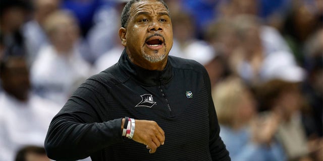 Ed Cooley coaches against Kentucky