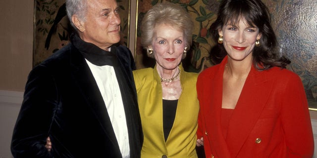 Jamie Lee Curtis kajastas oma Oscari-kõnet ja selgitas, kuidas mõlemad tema vanemad, Tony Curtis ja Janet Leigh, kandideerisid Oscarile, kuid ei võitnud seda kunagi.