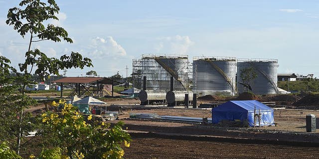 Las protestas petroleras se vuelven sangrientas cuando 79 policías son tomados como rehenes y dos personas mueren 6 Vista de las instalaciones de la petrolera Emerald Energy en Los Pozos, provincia de Caquetá, Colombia, 3 de noviembre de 2014.