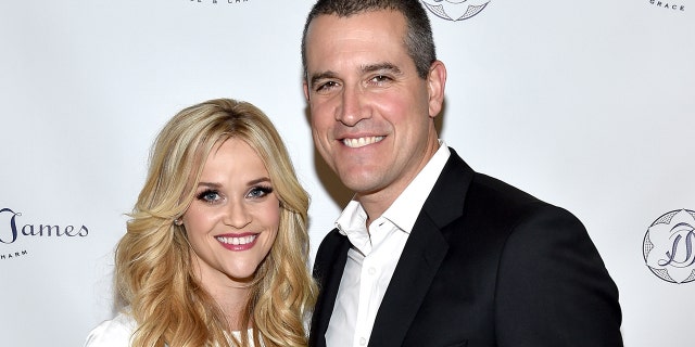 Jim Toth's "mid-life crisis" reportedly changed Reese Witherspoon's interest in her husband.