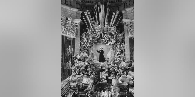 Tapistry of Mother Elizabeth Ann Seton hanging in St. Peter's Cathedral during beatification ceremonies.    