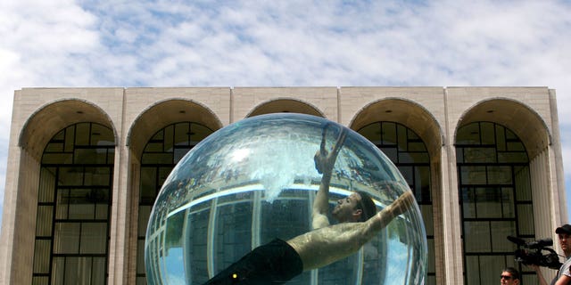 David Blaine during his seven-day endurance challenge under water at Lincoln Center on May 1, 2006 in New York City.  