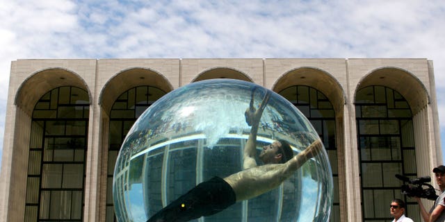 David Blaine during his seven-day endurance challenge under water at Lincoln Center on May 1, 2006 in New York City.