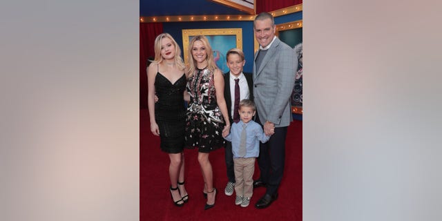 Ava Phillippe, Reese Witherspoon, Deacon Phillippe, Tennessee Toth and Jim Toth attend the "Sing" premiere in 2016.