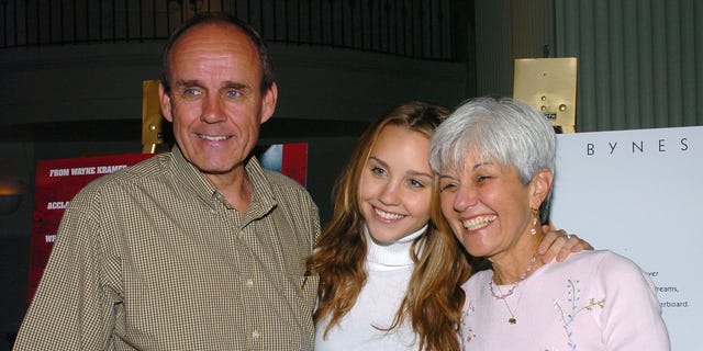 Amanda Bynes (center) with parents Rick and Lynn Bynes in 2004. Bynes was eventually placed under a conservatorship by her mom.