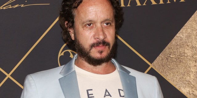 Pauly Shore juhib taskuhäälingusaadet, "Moos kaubikus," ja loodab teha oma ühemeheshow' "Jää järgi The Dancing: lood minu lapsepõlvest," telesarjaks.