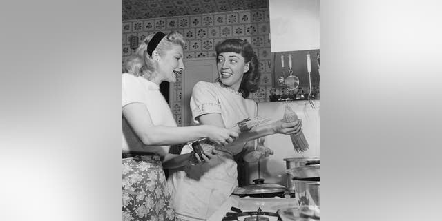 Actresses Chili Williams, left, and Marie Windsor prepare a spaghetti dish. They co-starred in the 1950 film "Frenchie."