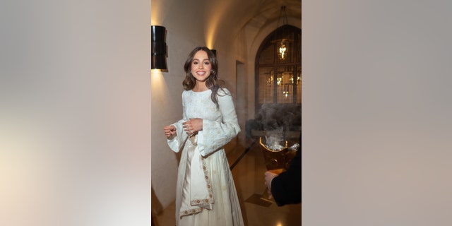 Before the wedding, Princess Iman hosted a henna party. For the occasion, the royal borrowed her mother's wedding belt.