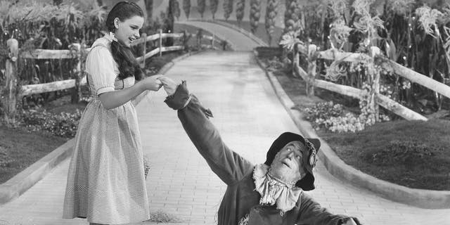 Judy Garland as Dorothy and Ray Bolger as the Scarecrow