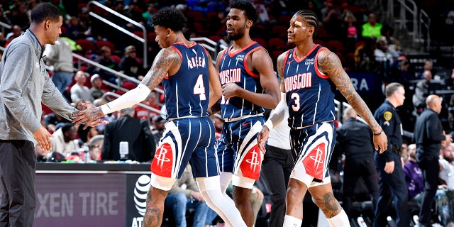 Head Coach Stephen Silas of the Houston Rockets high fives Jalen Green #4 during the game against the New Orleans Pelicans on March 17, 2023 at the Toyota Center in Houston, Texas.