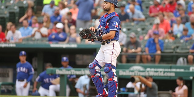 Texas Rangers receiver Isiah Kiner-Falefa looks down the field during a game between the Texas Rangers and the Seattle Mariners on May 20, 2019 at Globe Life Park in Arlington, Texas. 