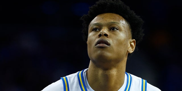 Jaylen Clark #0 de UCLA Bruins en la primera mitad en UCLA Pauley Pavilion el 4 de marzo de 2023 en Los Ángeles, California.