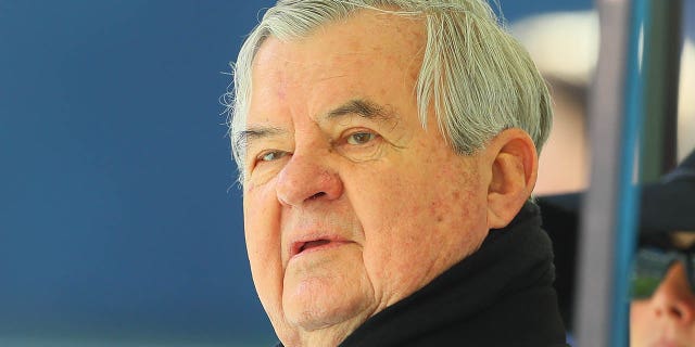 El propietario de los Carolina Panthers, Jerry Richardson, antes del partido de la Liga Nacional de Fútbol entre los New York Jets y los Carolina Panthers el 26 de noviembre de 2017 en el MetLife Stadium en East Rutherford, NJ.