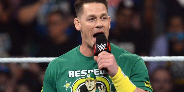 يعود جون سينا إلى WWE بعد أن تنافس رومان رينز وإيدج في بطولة WWE العالمية في Money in the Bank في Dickies Arena في Fort Worth ، تكساس 18 يوليو ، 2021.