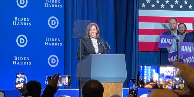 Only A Quarter Of Democrats Want President Biden To Run For Re Election   Kamala Harris DNC Winter Meeting Philadelphia Feb. 3 2023 