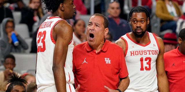 Houston head coach Kelvin Sampson, center, yells at guard Terrance Arceneaux (23) as forward J'Wan Roberts (13) watches during the first half against Memphis in the final of the American Athletic Conference Tournament, on Sunday March 12, 2023 in Fort Worth, Texas.