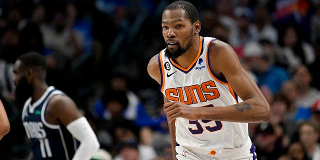Mar 5, 2023; Dallas, Texas, USA; Phoenix Suns forward Kevin Durant (35) in action during the game between the Dallas Mavericks and the Phoenix Suns at the American Airlines Center.