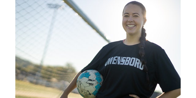 Lainey Armistead soccer