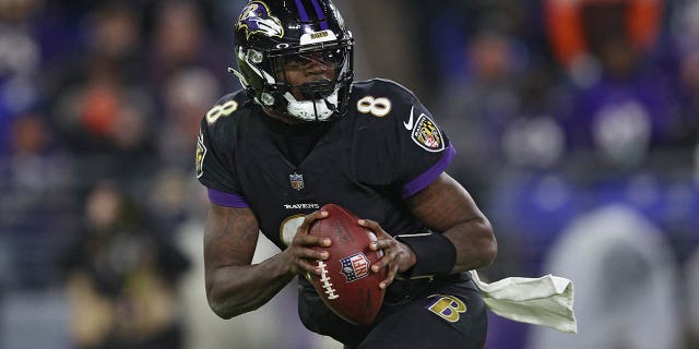 Ravens quarterback Lamar Jackson looks to pass against the Cleveland Browns at M&T Bank Stadium on November 28, 2021 in Baltimore.